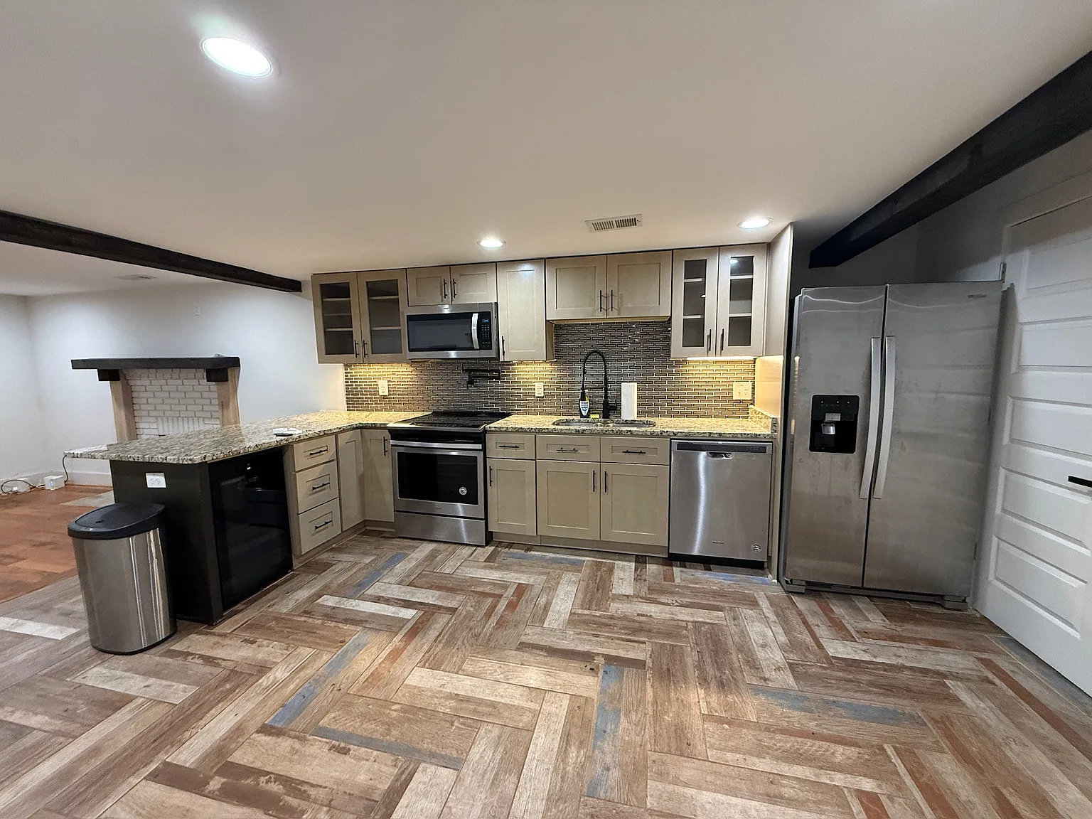 3 bed, 2217 sqft, $2,600 — Photo 4