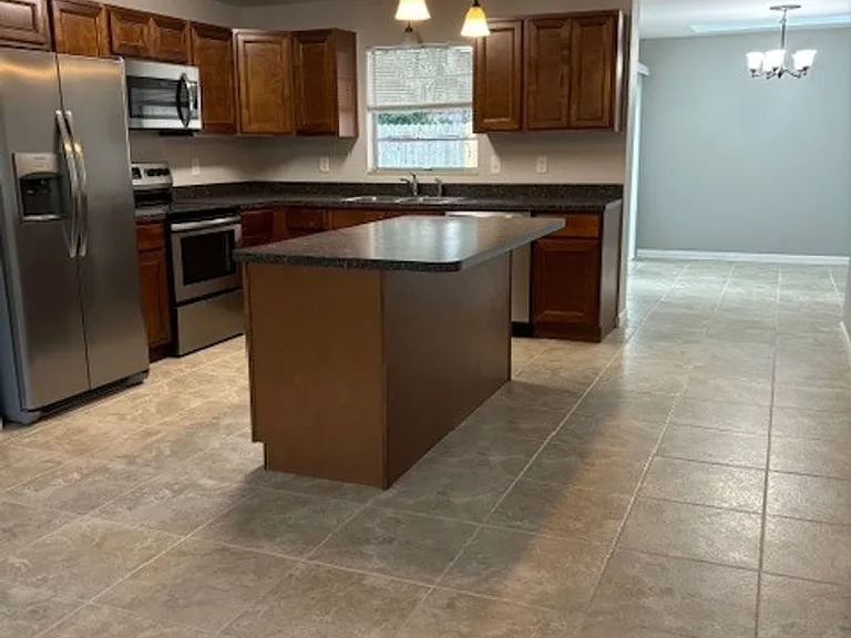 120 Hardin Pl — Photo 3