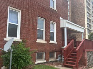 60 E Ash St #2, Canton, IL 61520
