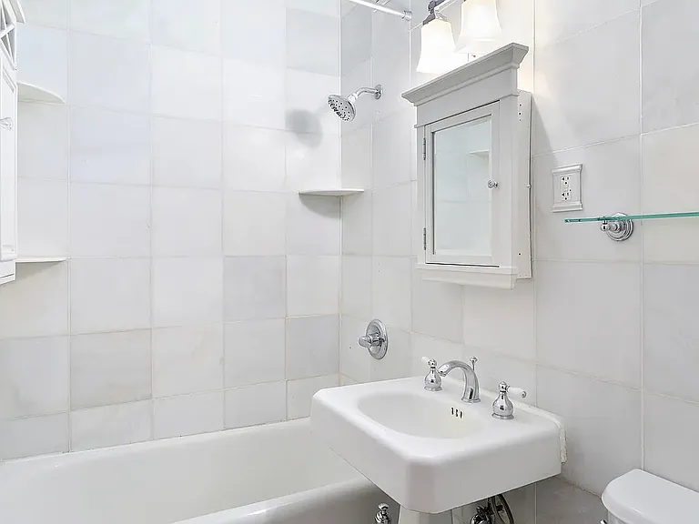 45 Grove St #3D — Photo 8