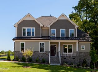 910 W Hedgelawn Way, Southern Pines, NC 28387