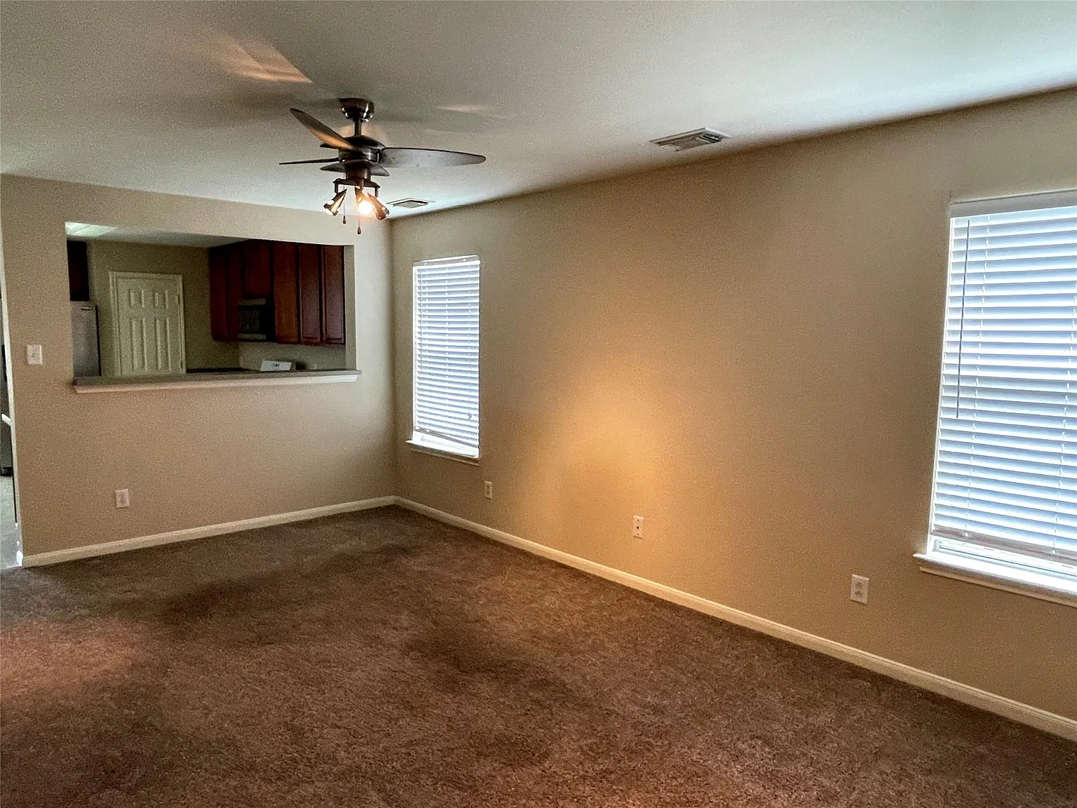3 bed, 2.5 bath, 1873 sqft, $1,750 — Photo 4