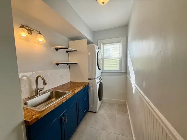 11 Mount Vernon St, Lowell, MA 01854