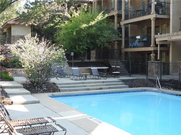 4727 Jarboe St APT 82, Kansas City, MO 64112