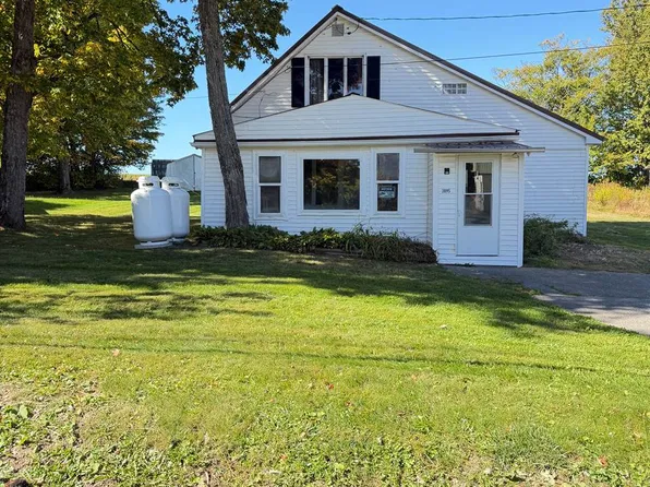 3095 W Chapman Rd, Mapleton, ME 04757