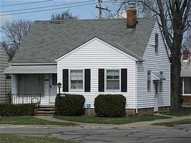 16121 Edgewood Ave photo 1