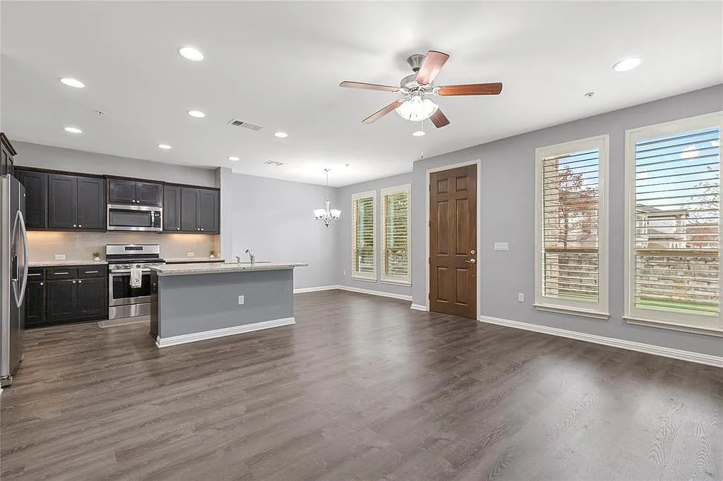 4 bed, 3.0 bath, 2060 sqft, $2,450 — Photo 4