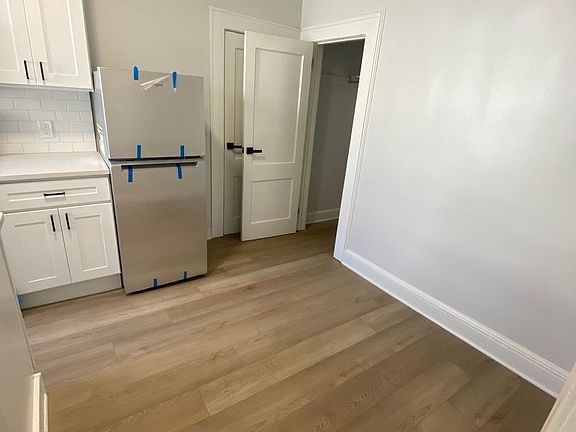 5th image of 111 Bloomfield Ave APT 1