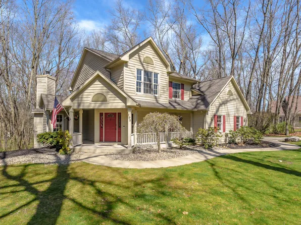 195 Golden Pond Cir, Kalamazoo, MI 49009