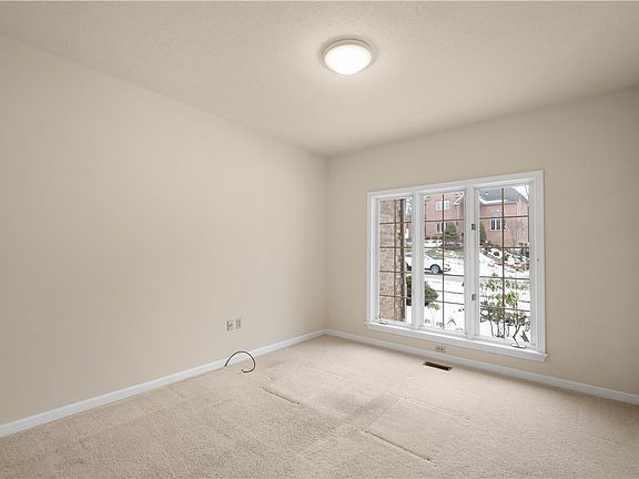 4th image of 7052 Bennington Woods Dr