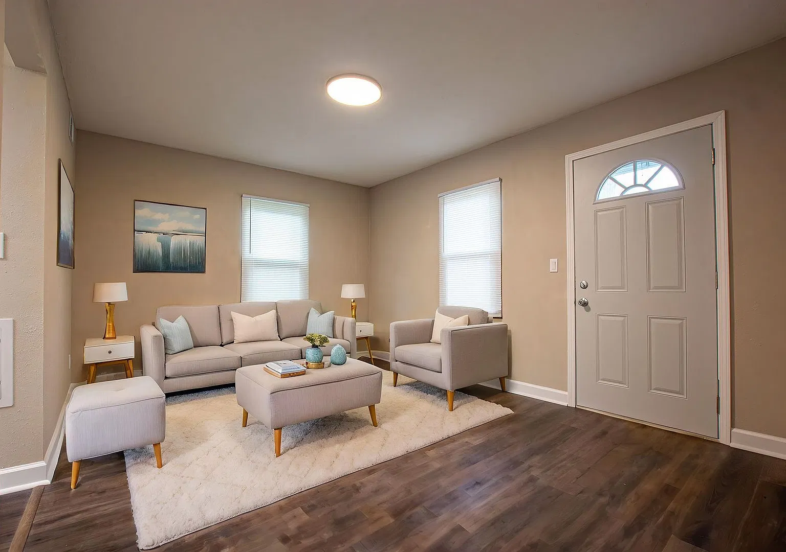 Cute 2 Bedroom / 1 Bath Home off 42nd and L! — Photo 3