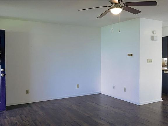 3rd image of 303 Island Dr