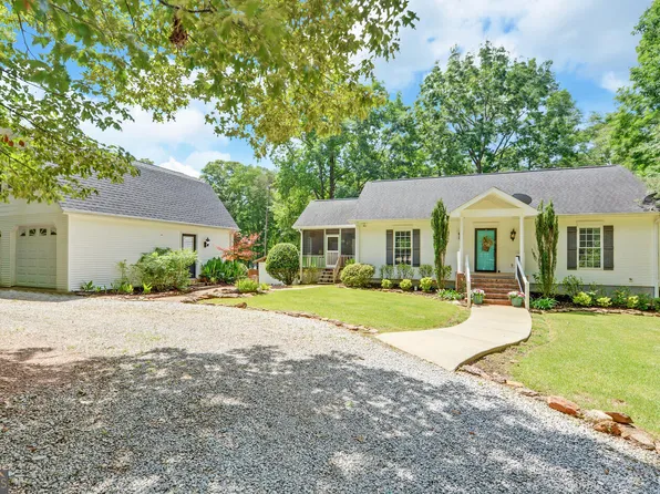 77 Joy Ln, Hartwell, GA 30643