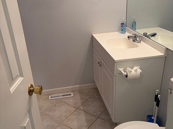 4th image of 710 Belrock Ave #3