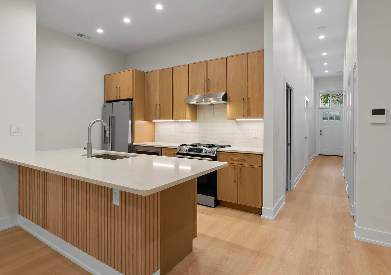 2 bed, 4.0 bath, 1250 sqft, $4,000 — Photo 4