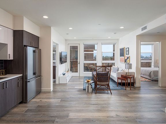 4th image of 1122 Pico Blvd #204