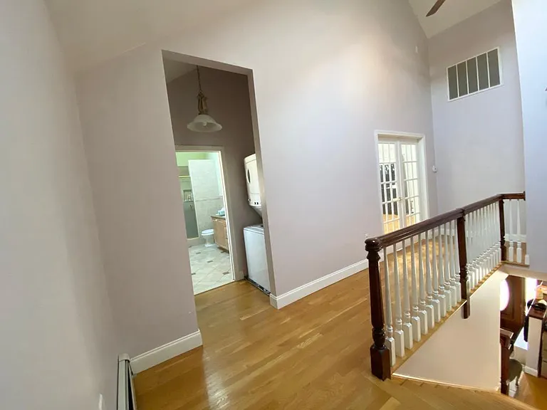 2nd flr foyer