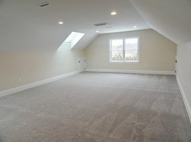 2nd image of 12 Heath St