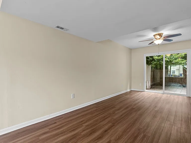 3228 Scarborough Way — Photo 13
