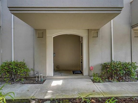 3rd image of 334 Dunsmuir Ter Unit 2
