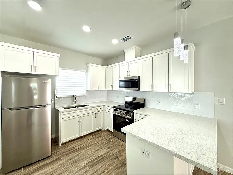 2701 W Bliss St #1 — Photo 3