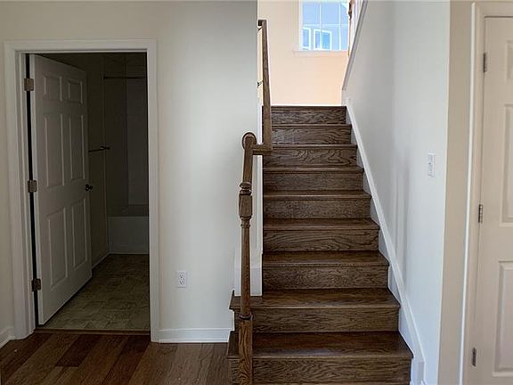 5th image of 405 Ashford Hill Loop #16-1
