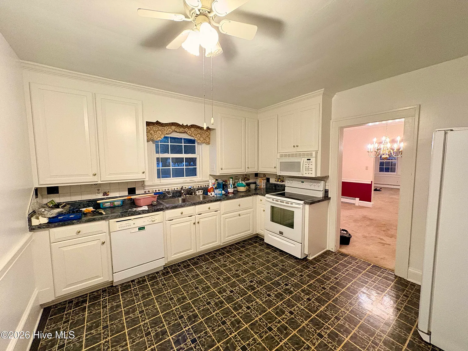 3 bed, 2.0 bath, 1678 sqft, $1,800 — Photo 3