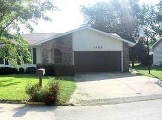1307 Debbie Ln, Macomb, IL 61455