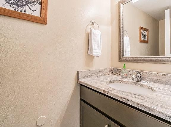 3rd image of 601 S Albany Ave APT 10