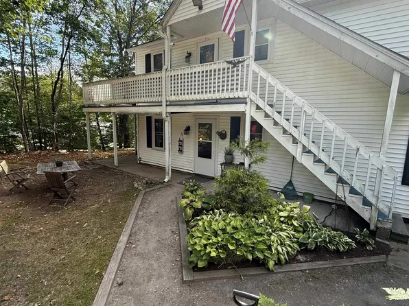 21 Plaza Village Road #B, Plymouth, NH 03264