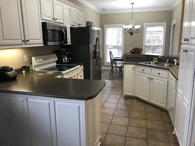 2412 Village Dr — Photo 9