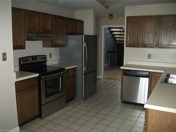 3rd image of 1724 E Ocean View Ave APT A