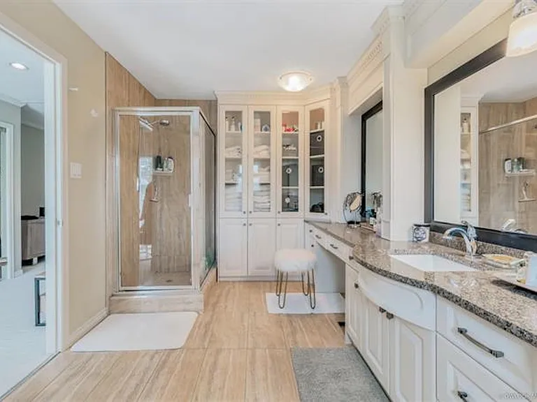6340 Chelmsford St — Photo 18