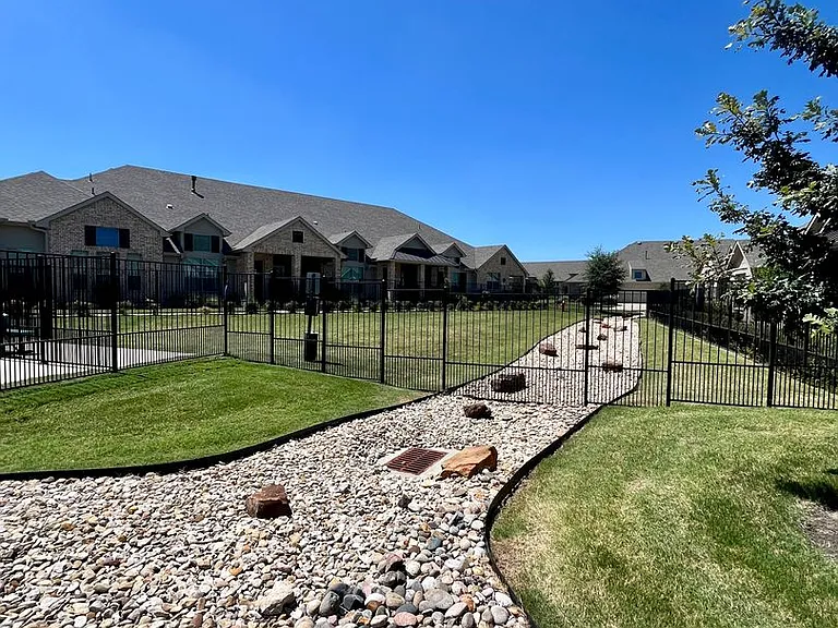 2621 Chablis Dr — Photo 26