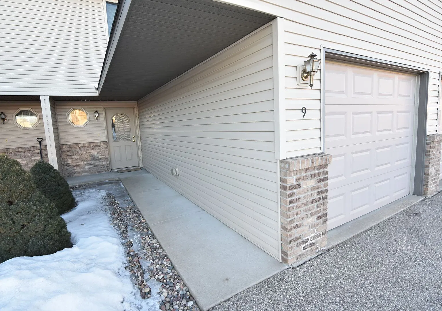 1204 Eastwood St — Photo 2