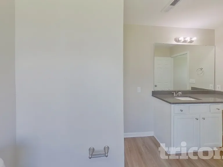 1221 Grace Ct — Photo 10