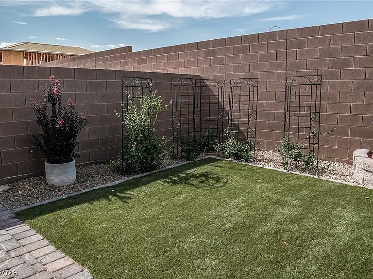 1818 Vibrant Barn Ave — Photo 28