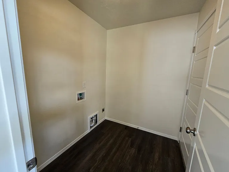 649 Clinton Dr — Photo 14
