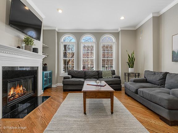 4th image of 3749 N Ashland Ave #1S
