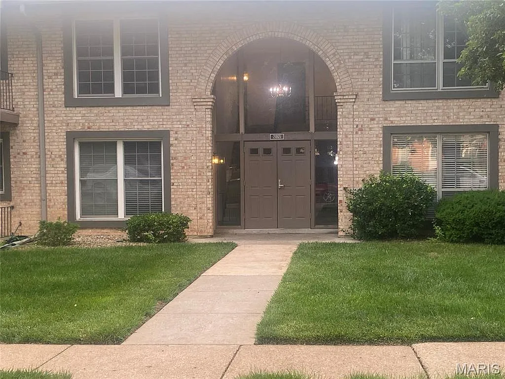2065 Carefree Ln APT G photo 1
