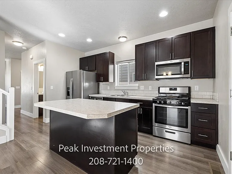 315 E Denver St — Photo 12