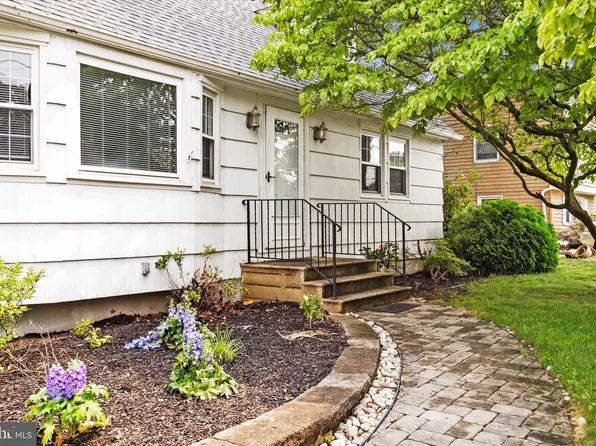108 Susan Dr, Ewing, NJ 08638