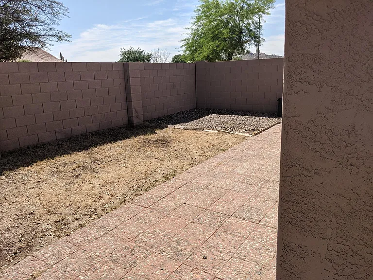 1942 E Aire Libre Ave — Photo 35