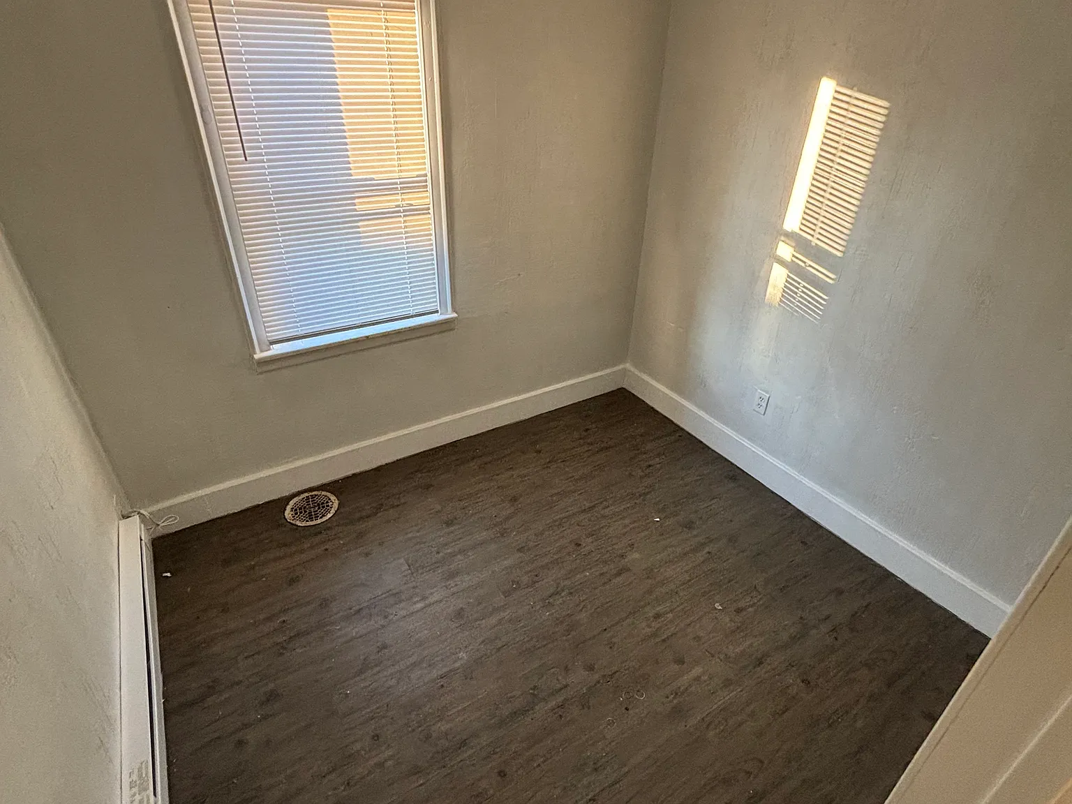 4 bed, 1100 sqft, $1,400 — Photo 4
