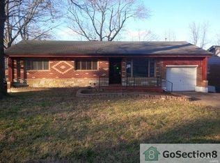 933 Marias Dr, Saint Louis, MO 63137