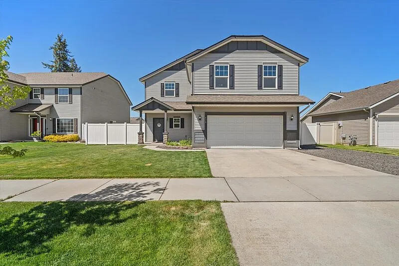 4 bed, 3.0 bath, 1858 sqft, $2,600 — Photo 1