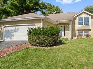 114 London Rd SE, Poplar Grove, IL 61065