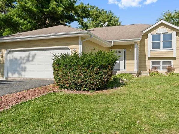 114 London Rd SE, Poplar Grove, IL 61065