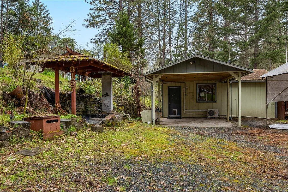 8157 Rogue River Hwy photo 1