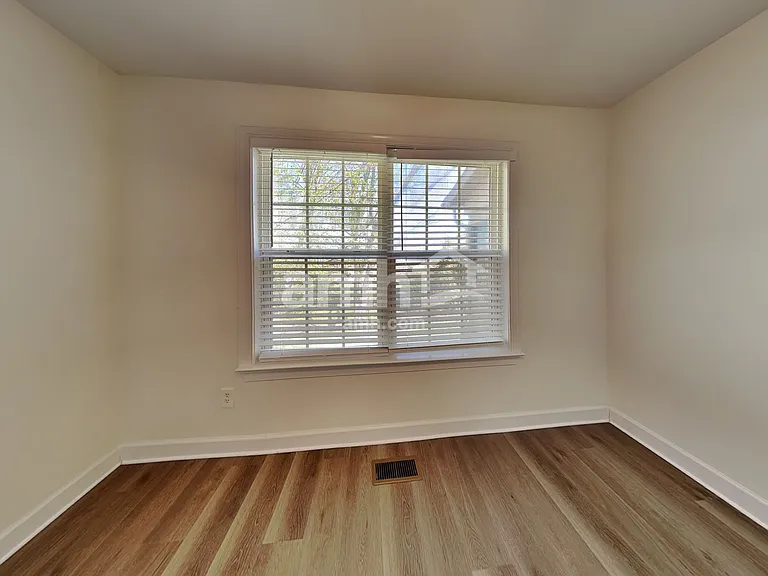 560 Summit Way — Photo 13